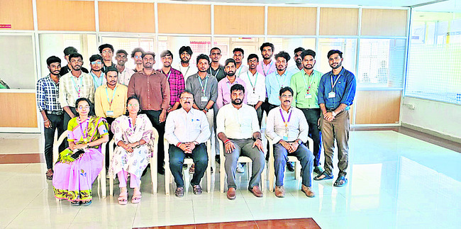 భూములు ఇవ్వలేం.. న్యాయం చేయండి 
1