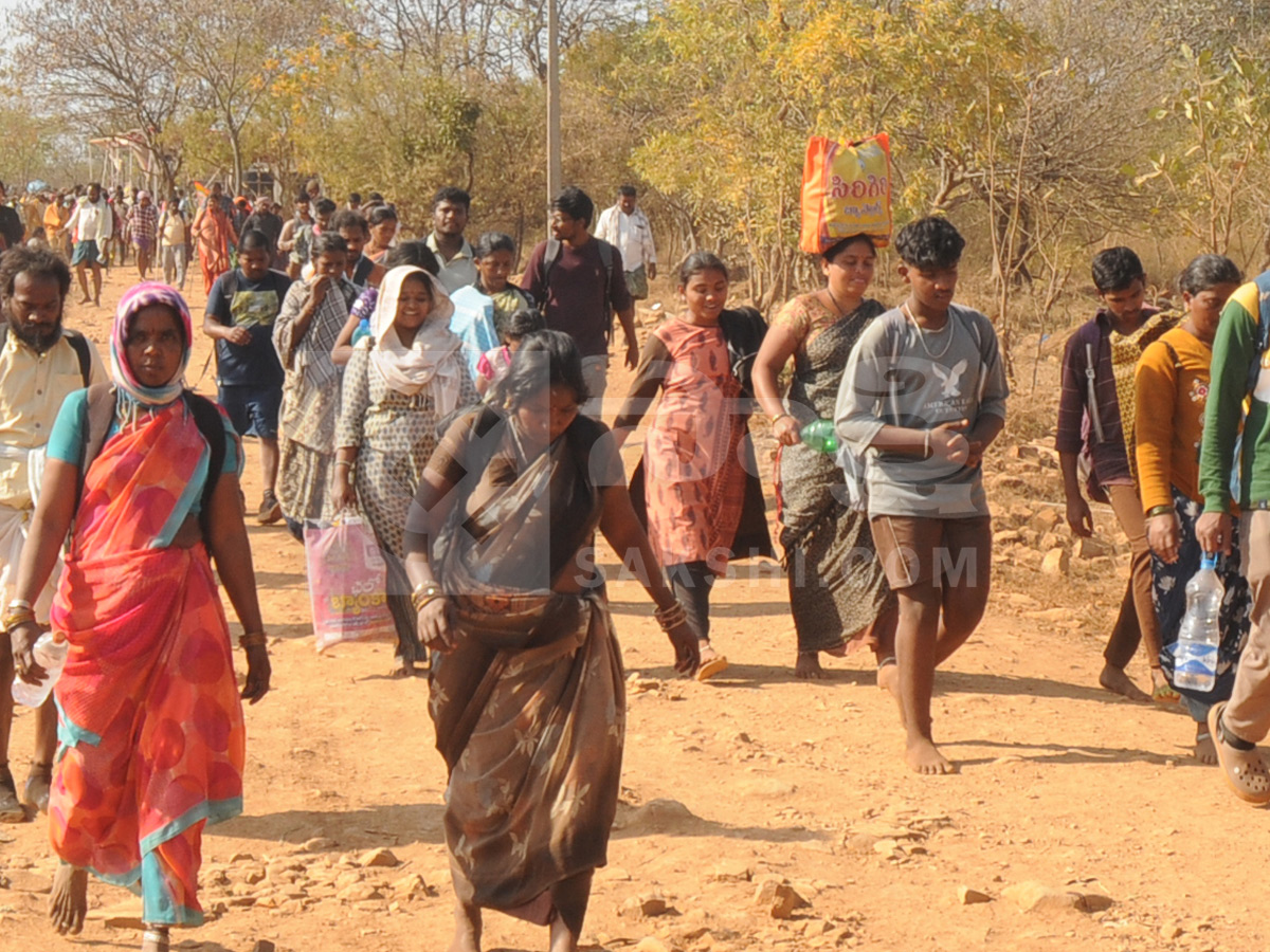 Huge Shiva Devotees Walking To Srisailam Photos11