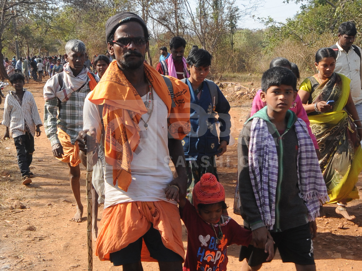 Huge Shiva Devotees Walking To Srisailam Photos14