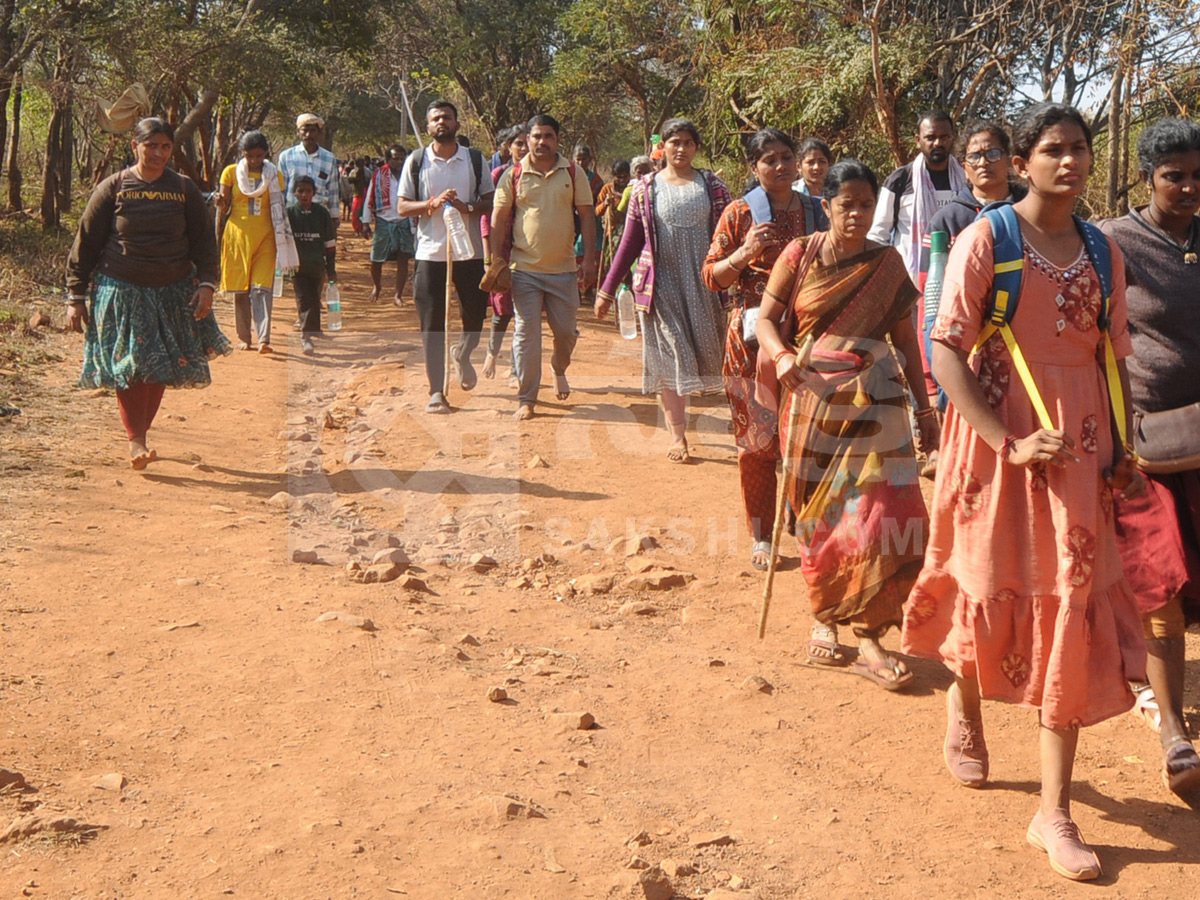 Huge Shiva Devotees Walking To Srisailam Photos15