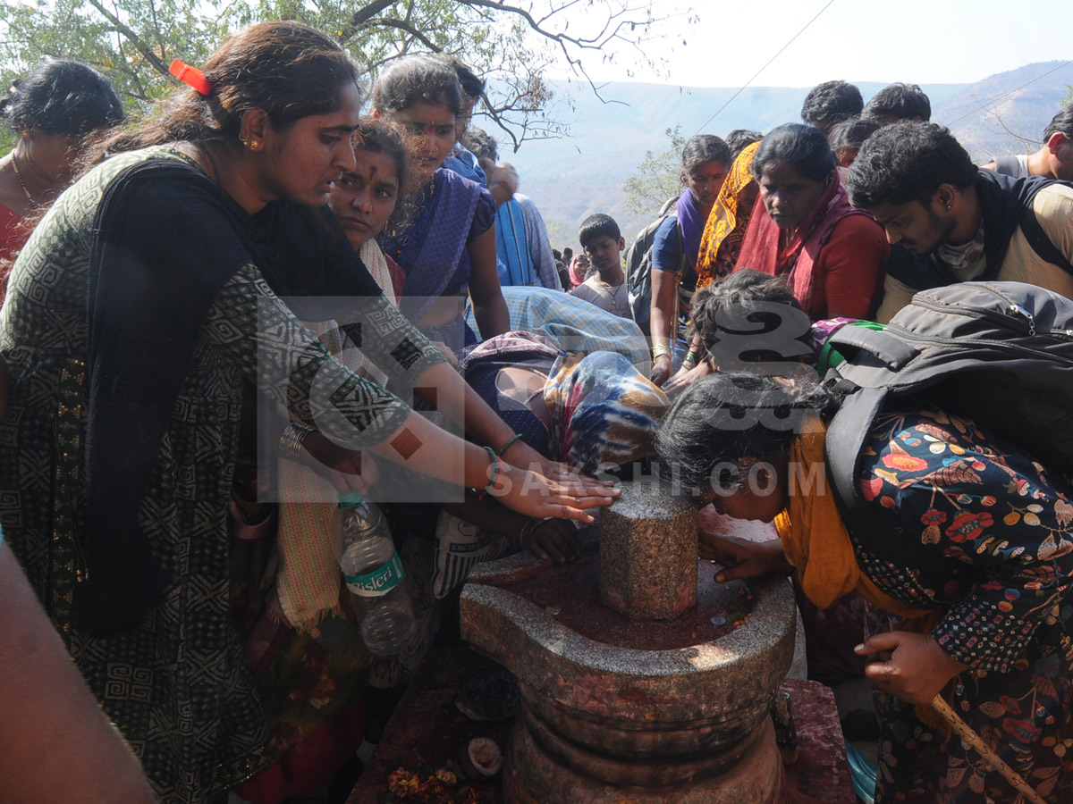 Huge Shiva Devotees Walking To Srisailam Photos18
