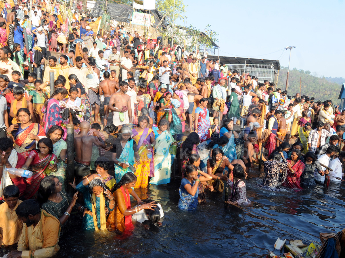 Huge Shiva Devotees Walking To Srisailam Photos3