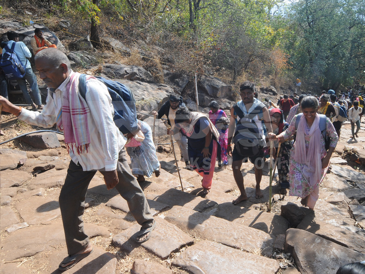 Huge Shiva Devotees Walking To Srisailam Photos21
