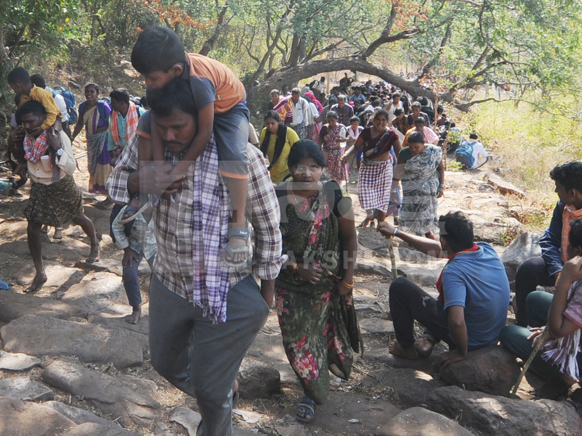Huge Shiva Devotees Walking To Srisailam Photos24