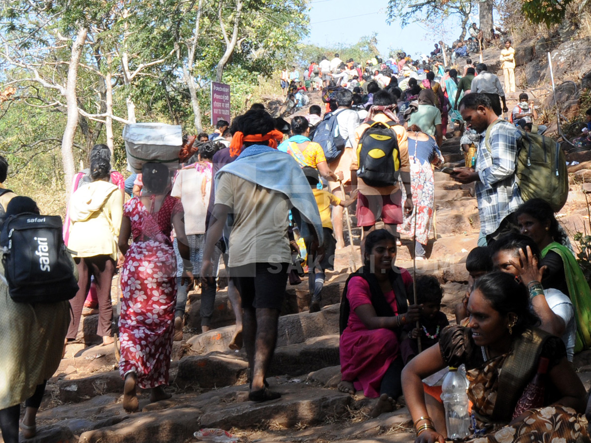 Huge Shiva Devotees Walking To Srisailam Photos25