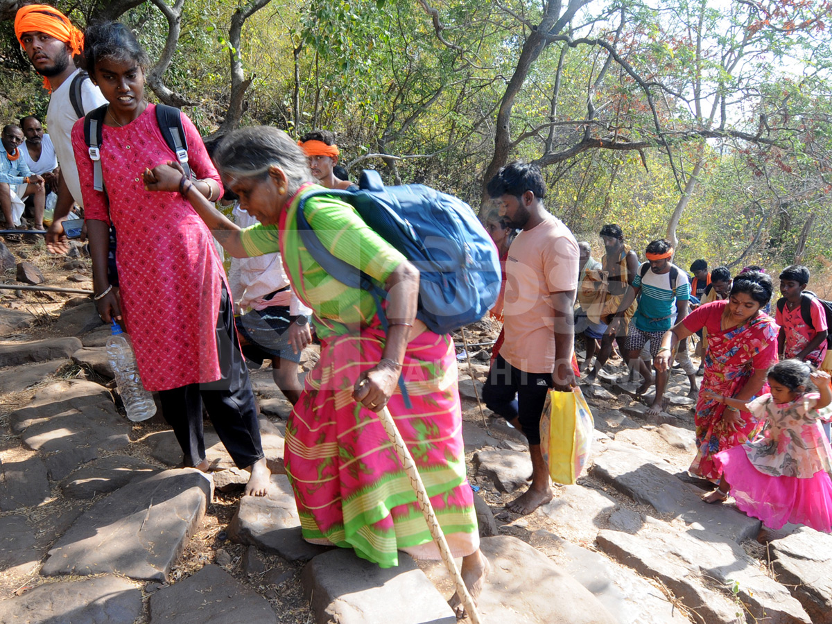 Huge Shiva Devotees Walking To Srisailam Photos27