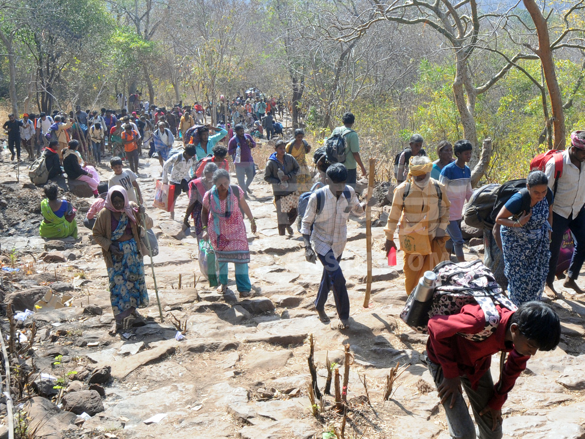 Huge Shiva Devotees Walking To Srisailam Photos28