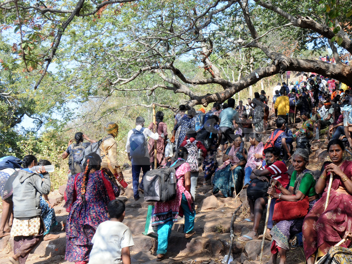 Huge Shiva Devotees Walking To Srisailam Photos29