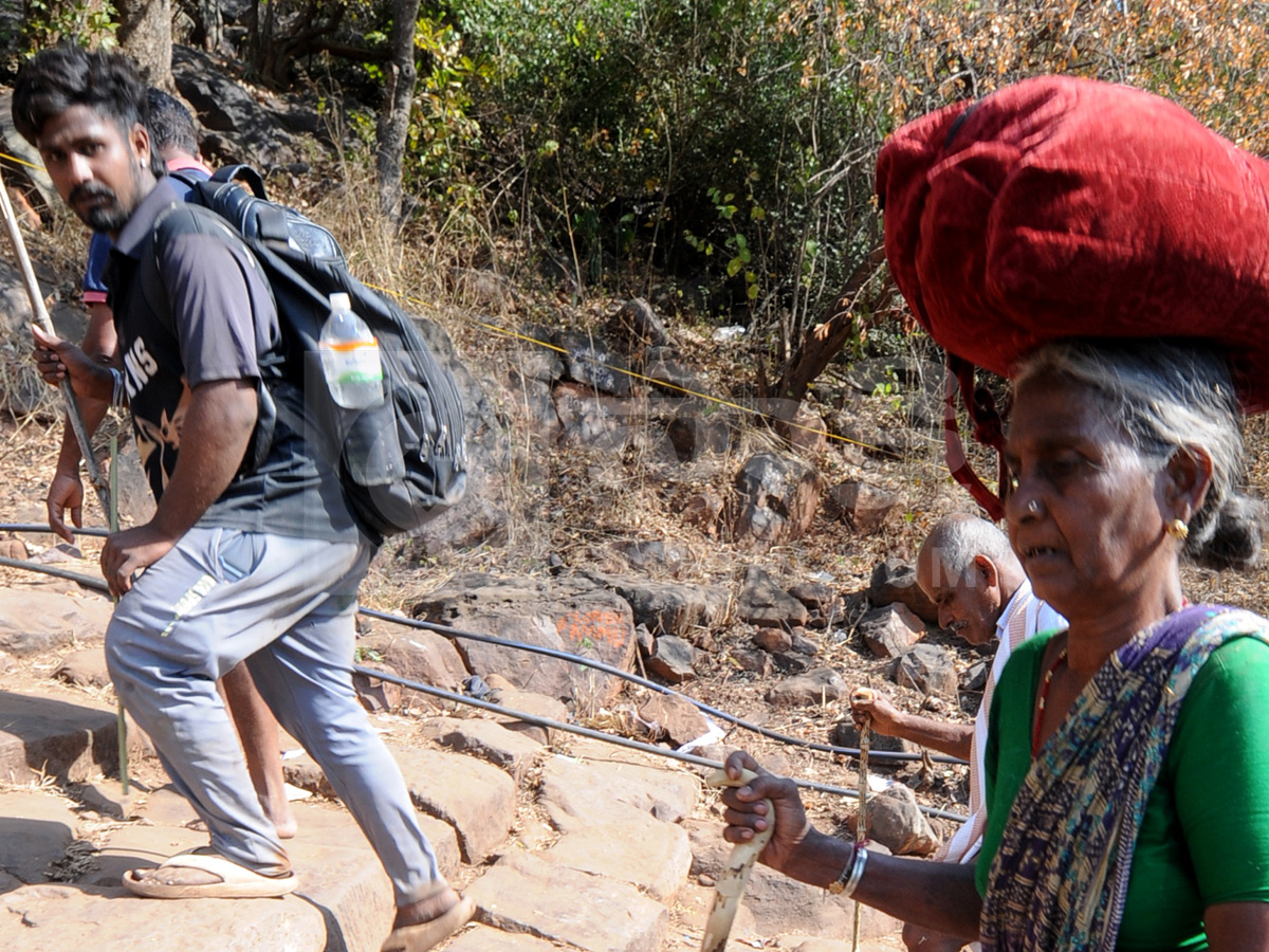 Huge Shiva Devotees Walking To Srisailam Photos32