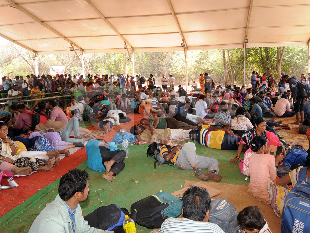 Huge Shiva Devotees Walking To Srisailam Photos33