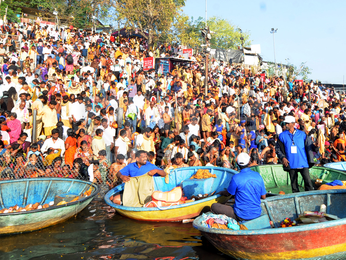 Huge Shiva Devotees Walking To Srisailam Photos5