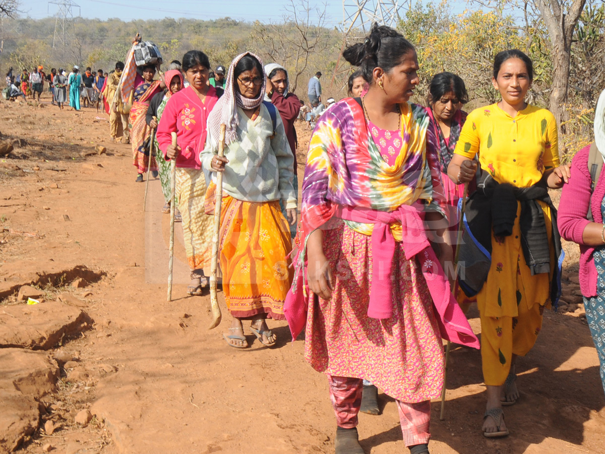 Huge Shiva Devotees Walking To Srisailam Photos9