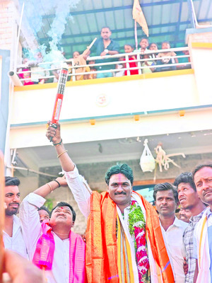 ‘హంగు’..ఆర్భాటాలు! 
1