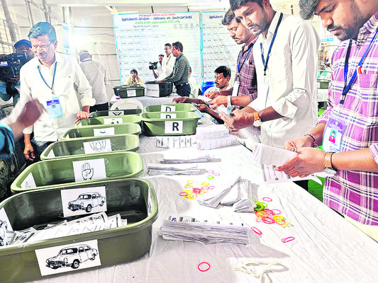 ఉమ్మడి జిల్లాలోని మున్సిపాలిటీ వారీగా వివిధ పార్టీలకు వ1