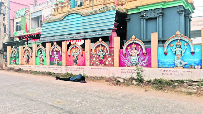 మద్యం మత్తుతో చిత్తు 1