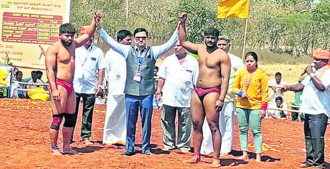 ఆకట్టుకున్న కుస్తీ పోటీలు2