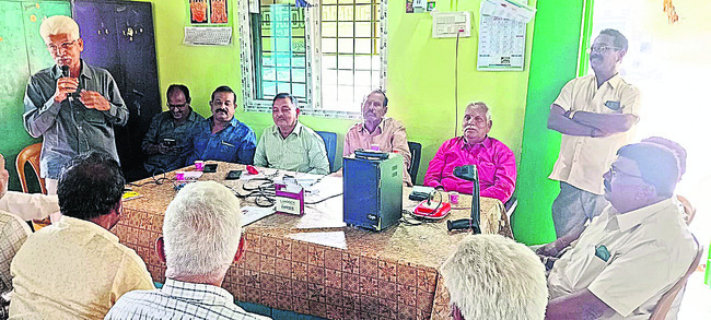 గిరిజన రైతుల ఆందోళన   
2