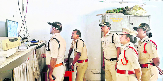 ఉత్సవాలకు భంగం కలిగితే ఊరుకోం1