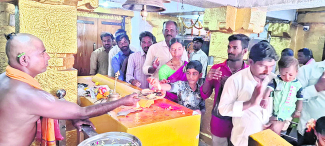 ఆదిశిలావాసుడికి ప్రత్యేక పూజలు 
1