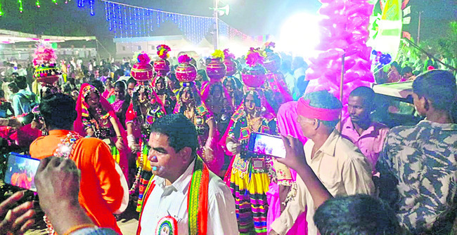 సేవాలాల్‌ను ఆదర్శంగా తీసుకోవాలి 1