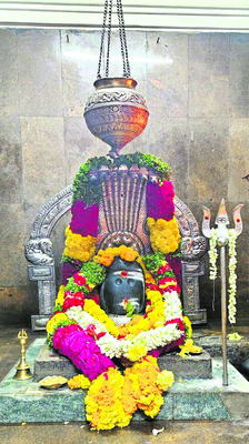 పొలతలకు తరలివచ్చిన భక్తజనం1