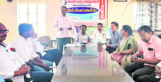 ప్రపంచాన్ని నడిపేది   ప్రేమ తత్వమే
2