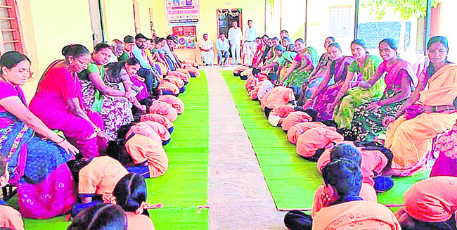 తల్లిదండ్రులకు పాదపూజ
1