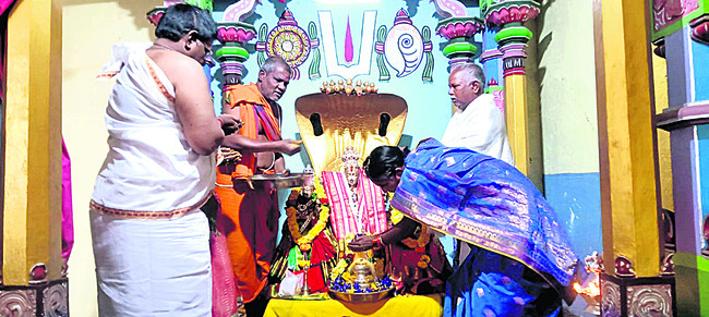 శ్రీవారికి అభిషేకం,  నిత్య కల్యాణం
1