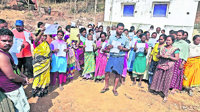 గిరిజన రైతుల ఆందోళన   
1