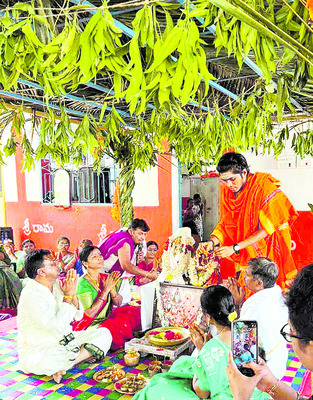 కేటీఆర్‌ను కలిసిన  బీఆర్‌ఎస్‌ కౌన్సిలర్‌ 
1