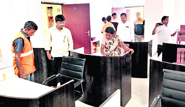 శ్రీవారికి అభిషేకం,  నిత్య కల్యాణం
2