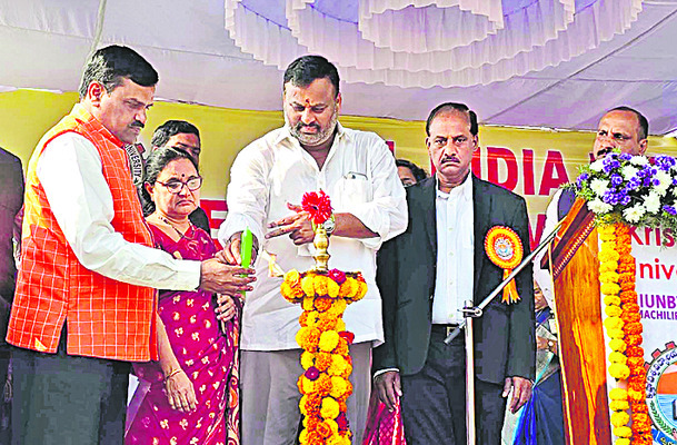 మహిళల నెట్‌బాల్‌ టోర్నీ ప్రారంభం 1