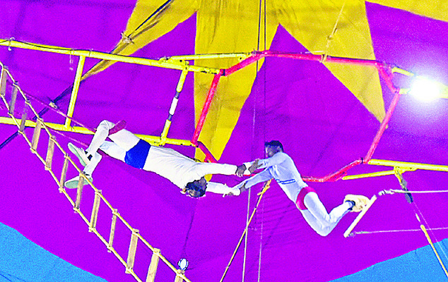 ప్రేక్షకులు ఆదరిస్తేనే.. 1