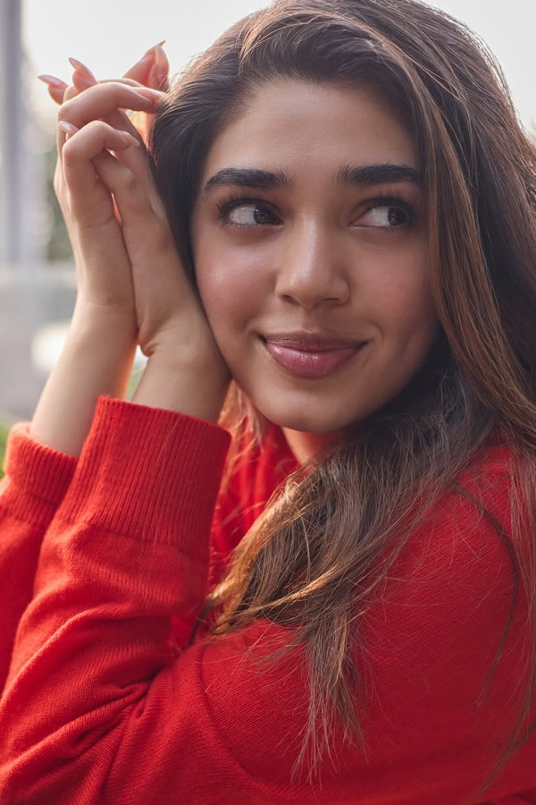 Celebrities Celebrated Valentines Day 2026 Photos15