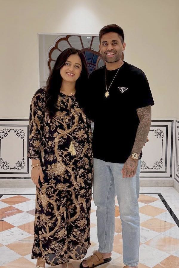 Celebrities Celebrated Valentines Day 2026 Photos25