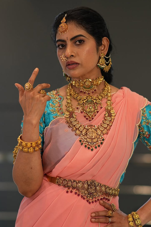 Celebrities Celebrated Valentines Day 2026 Photos28