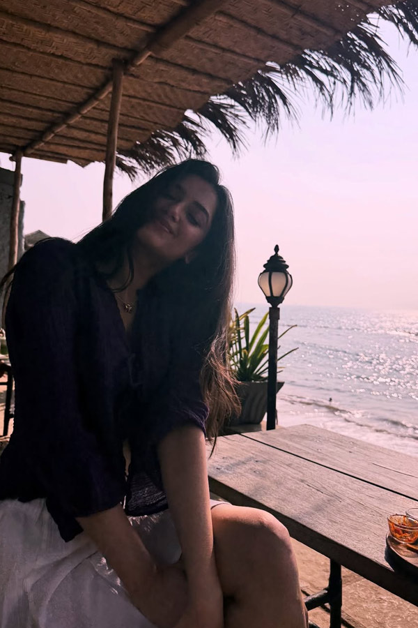 Celebrities Celebrated Valentines Day 2026 Photos7