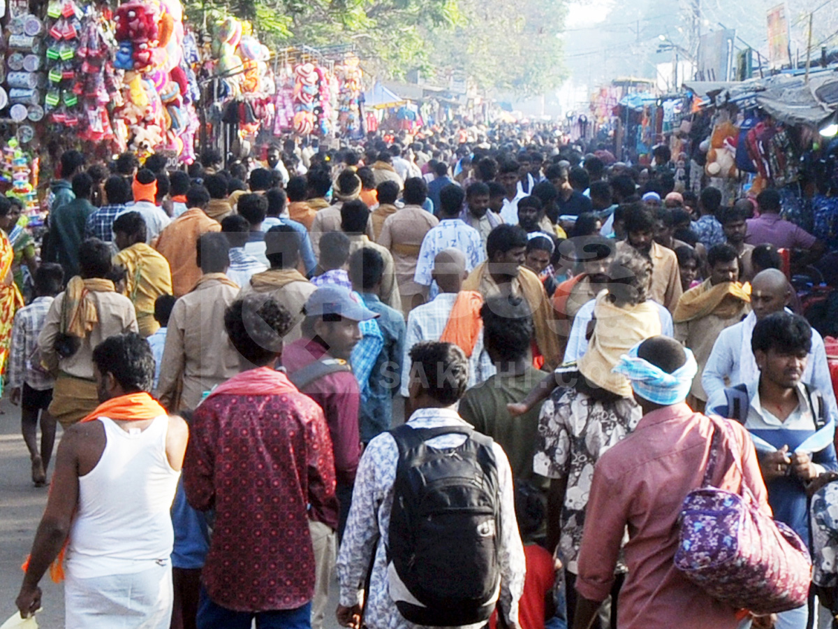 Devotees Throng Srisailam on Maha Shivaratri Photos2