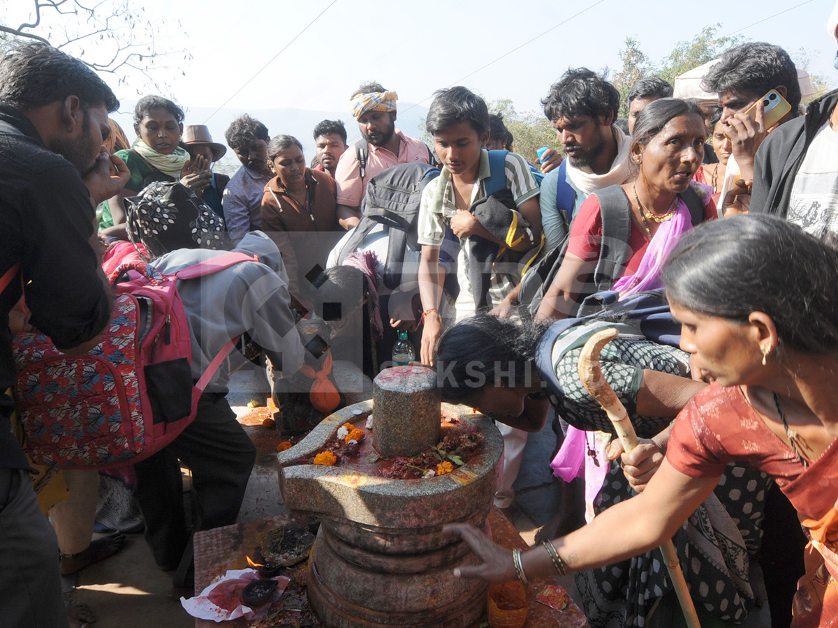 Devotees Throng Srisailam on Maha Shivaratri Photos17