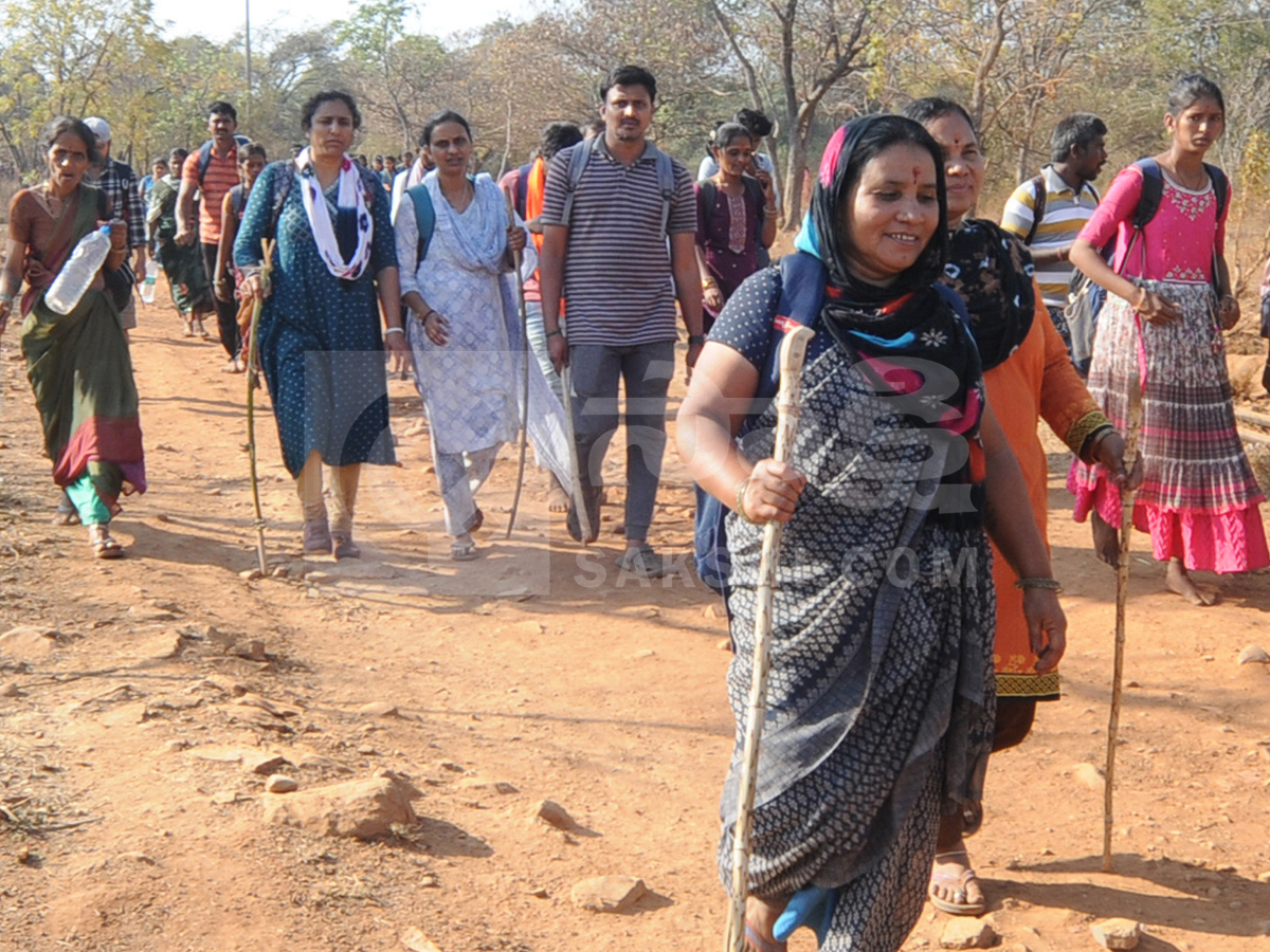 Devotees Throng Srisailam on Maha Shivaratri Photos19