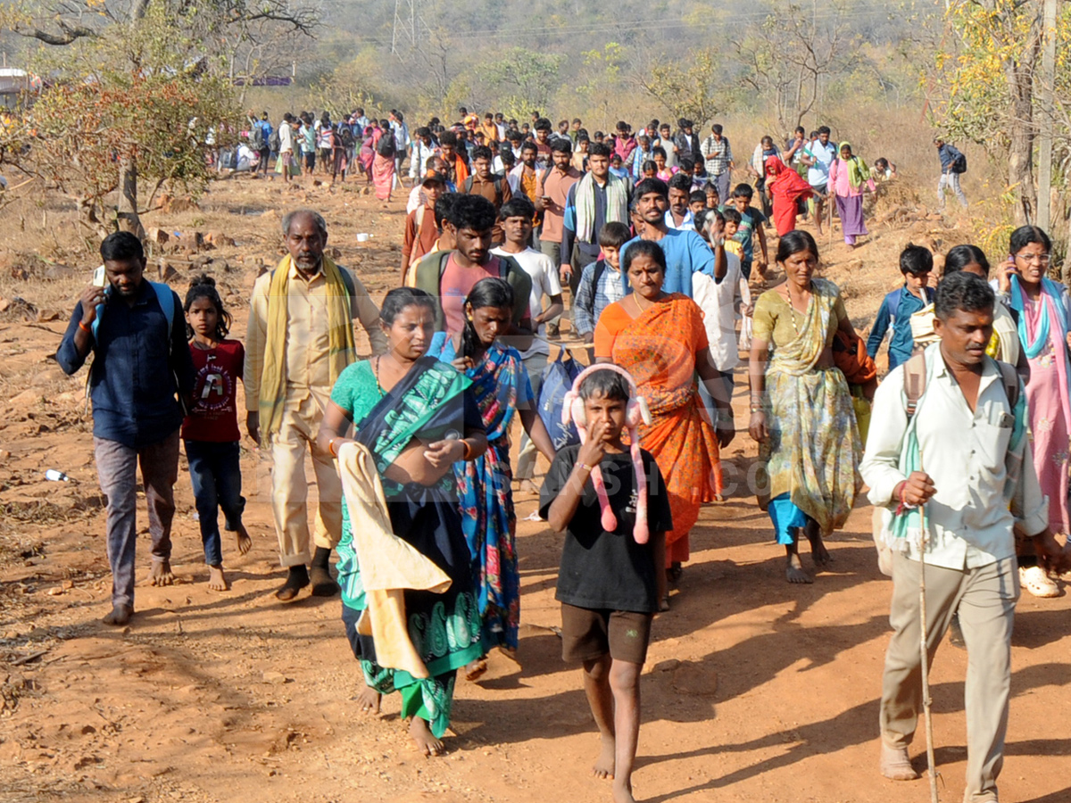 Devotees Throng Srisailam on Maha Shivaratri Photos24