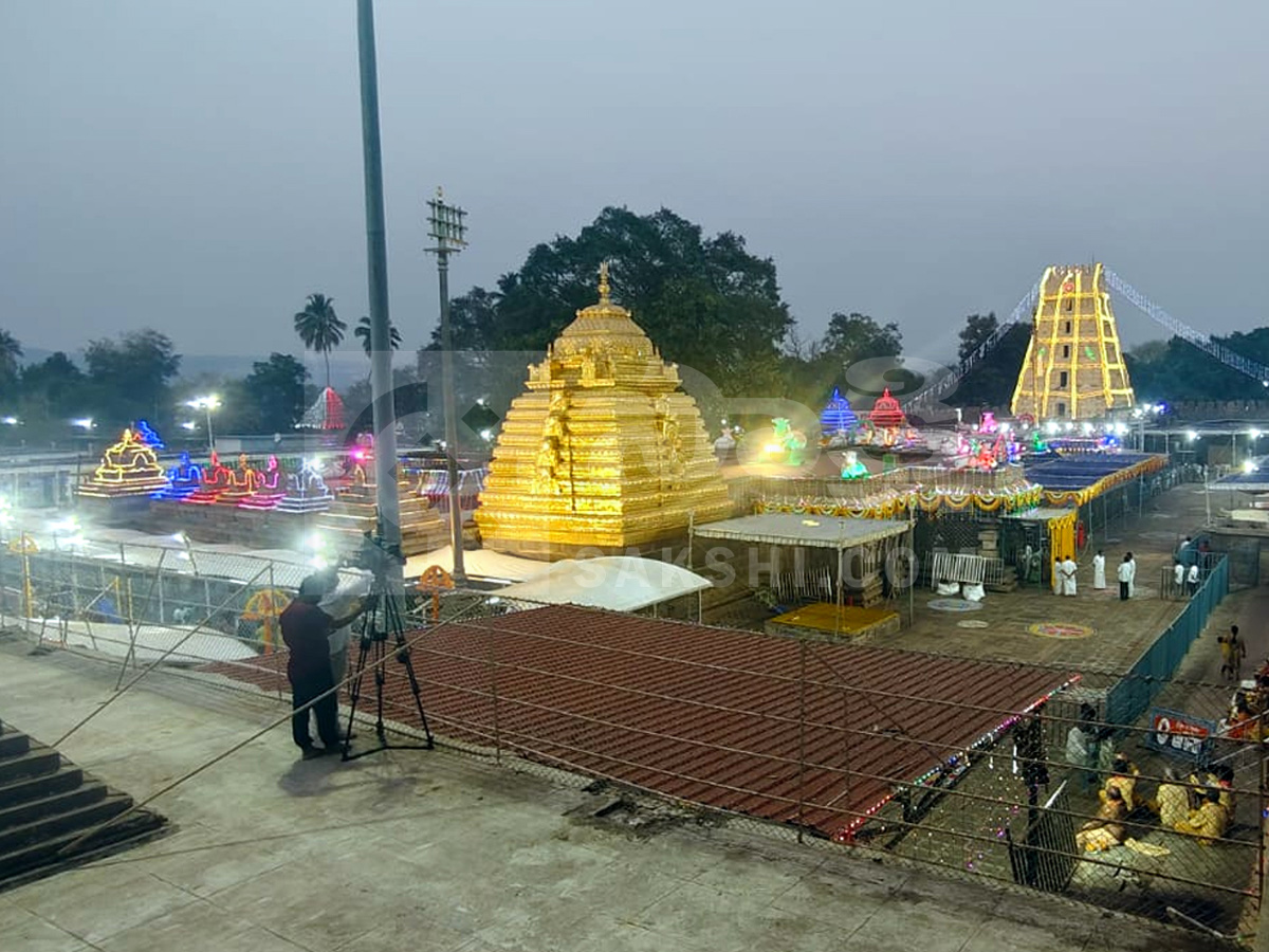 Devotees Throng Srisailam on Maha Shivaratri Photos31