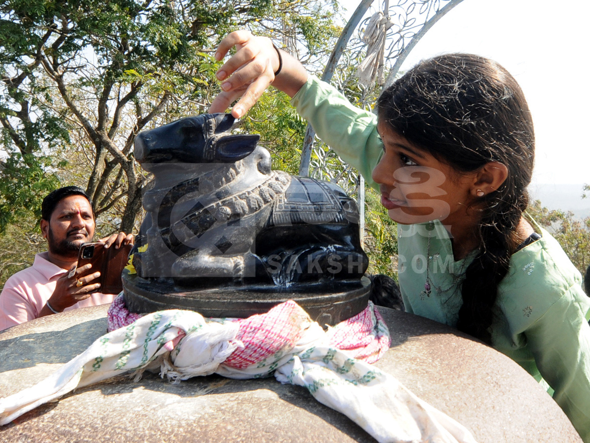 Devotees Throng Srisailam on Maha Shivaratri Photos5