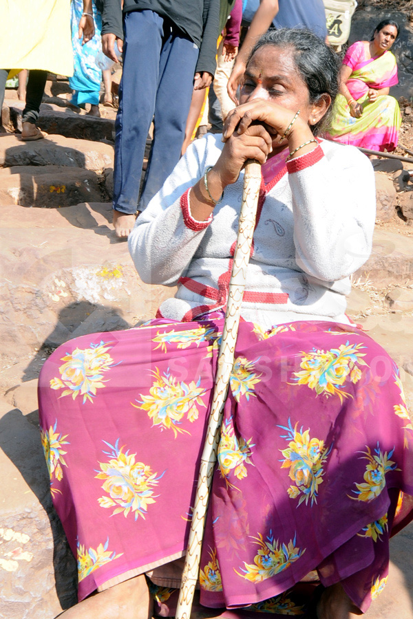 Devotees Throng Srisailam on Maha Shivaratri Photos7
