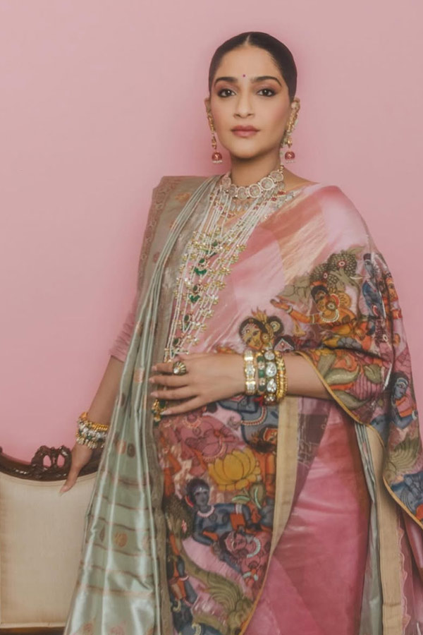 Sonam Kapoor Wears Kalamkari And Baluchari Saree Together Photos5