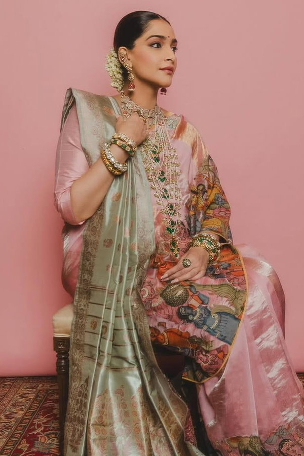 Sonam Kapoor Wears Kalamkari And Baluchari Saree Together Photos6