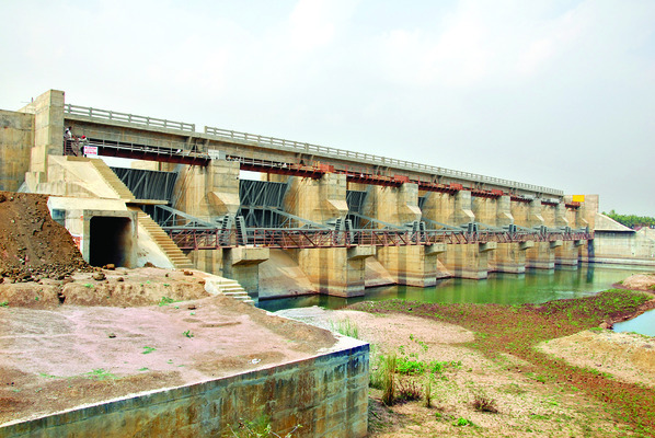 రైతుకు నిరాశ.. ప్రాజెక్టులకు మంగళం  
1
