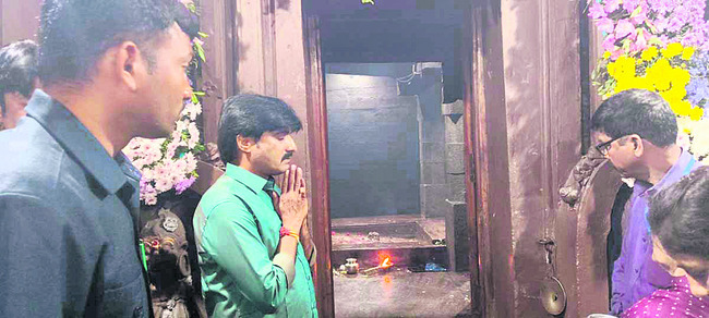 బాలబ్రహ్మేశ్వరుడి ఆశీస్సులు ఉండాలి 
1