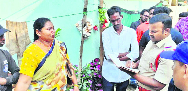 మృతదేహంతో ధర్నా 
1