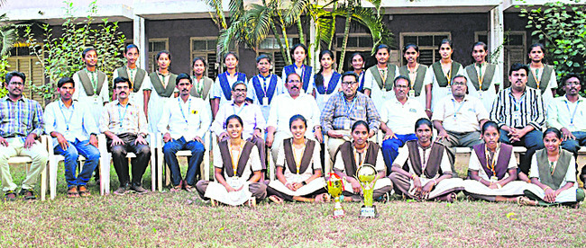 రాష్ట్ర స్థాయి క్రీడల్లో గుడ్లవల్లేరు పాలిటెక్నిక్‌ విద2